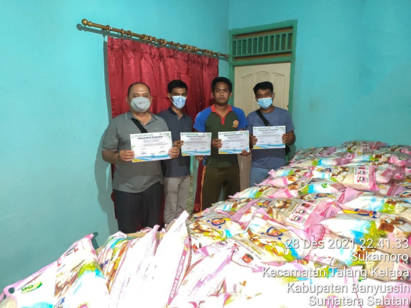 Bantuan Beras Sebanyak 3.000 kg Dalam Rangka Mendukung Program Percepatan Vaksinasi Masyarakat Kabupaten Banyuasin, Sumatera Selatan