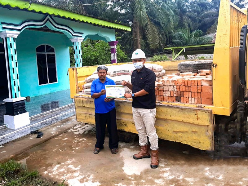 PT Cisadane Sawit Raya Tbk. Berikan Bantuan Untuk Pembangunan Pagar dan Gapura Masjid